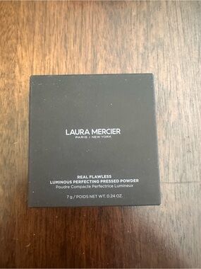 laura mercier Real Flawless Luminous Perfecting Pressed Powder - Black Packaging